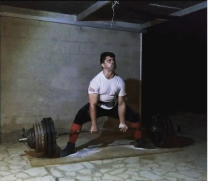 Spanish powerlifter Andres Gomez deadlifting in his garage at night